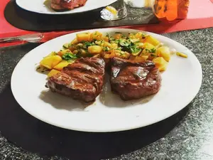 Lomo con papas fritas