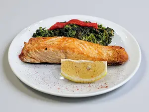 Salmón con espinaca a la crema