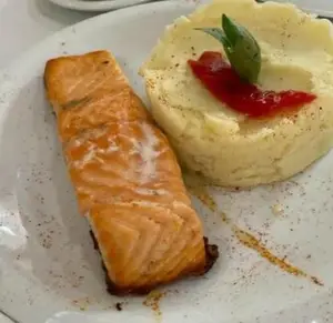 Salmon Con Fritas O Puré