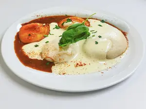 Sorrentinos con salsa mixta