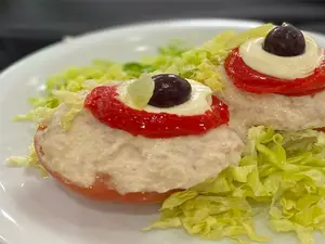 Tomate relleno