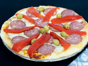 Pizza calabresa (8 porciones)