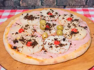 Pizza con jamón y ananá