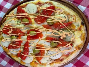 Pizza con palmitos y morrones