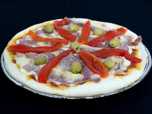 Pizza con panceta y morrones