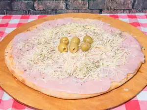 Pizza jamón y provolone