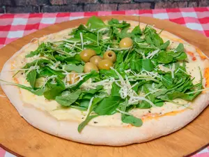Pizza mozzarella y rúcula