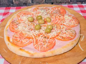 Pizza napolitana con jamón