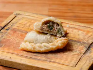 Empanada de carne a cuchillo