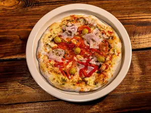 Pizza Con Jamón Y Morron