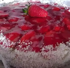 Tarta De Frutilla Con Crema