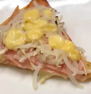 Pizza fugazzeta con jamón gr