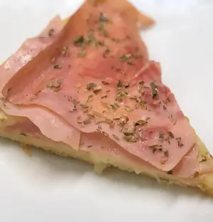 Pizza jamón y huevo gr