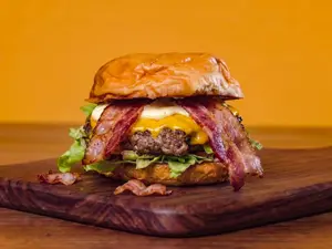 Burger los olivos + papas
