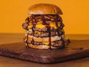 Crispy bbq triple + papas