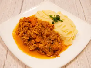 Bifecitos de pollo guisado