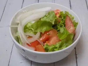 Ens mediana tomate y cebolla