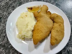 Milanesitas de pollo c/puré