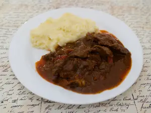 Ternerita guisada c/puré