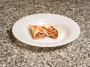 Empanada de carne picante