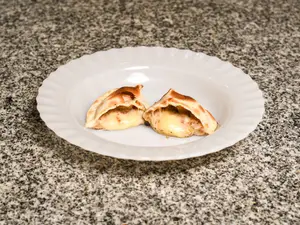 Empanada de cebolla y queso