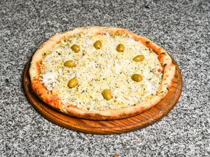 Pizza mozzarella con huevo