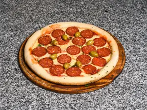 Pizza mozzarella con peperoni