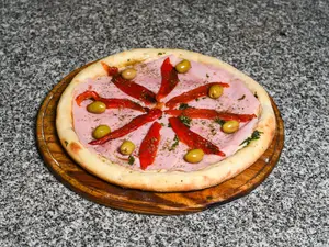 Pizza muzarella jamón y morrón