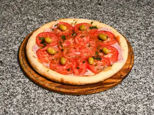Pizza napolitana con jamón