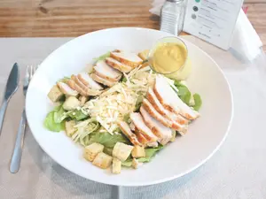 Ensalada caesar con pollo