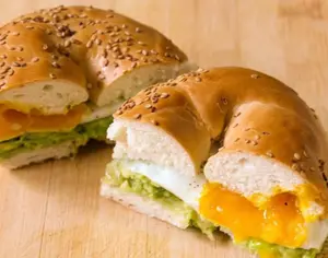 Palta Sandwich En Pan Bagel