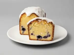 Budín de limón y arándanos