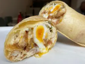 Pollo y cebolla caramelizada