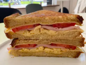 Tostado Con Huevo Revuelto
