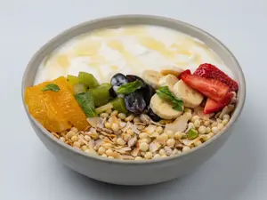 Yogurt Con Granola De Coco