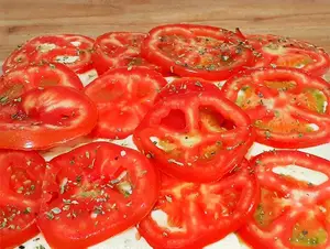 Fugazzetta longaniza y tomate
