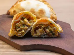 P - Empanada de pollo