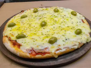 Pizza provolone y jamón indi