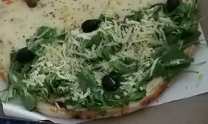 Pizza rúcula y parmesano gde.