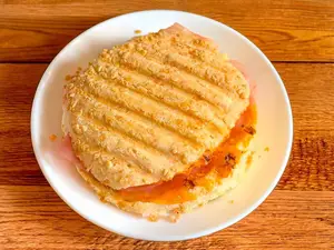 Tostado de chipa de cheddar y jamon