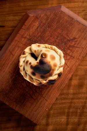 Empanada cebolla + queso azul