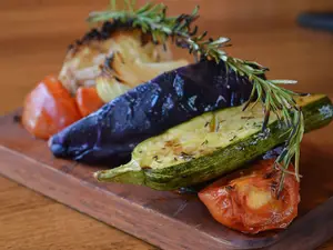 Vegetales al horno de barro
