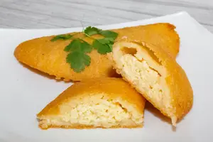 Empanada Frita Con Queso