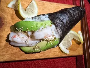 Temaki de langostinos