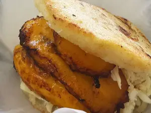 Arepa de plátano y queso
