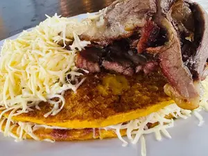 Cachapa de queso y carne