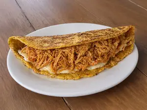 Cachapa de queso y pollo