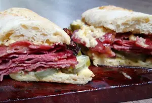 Sándwich caliente de pastrón