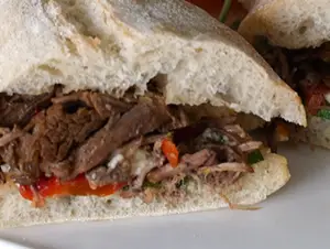 Sándwich caliente pulled pork