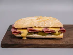Sándwich con pastrón